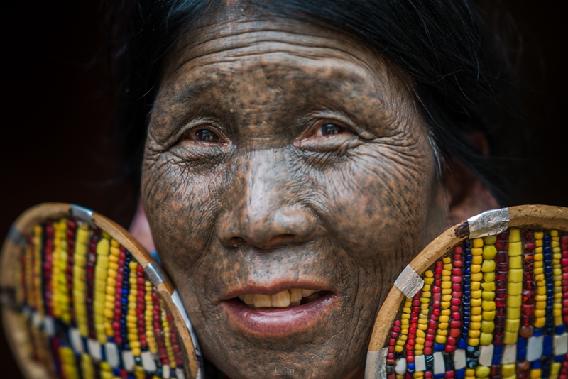 The Last Tattooed Face Woman of Chin Tribe at Mindat-Myanmar – Teh Han Lin
